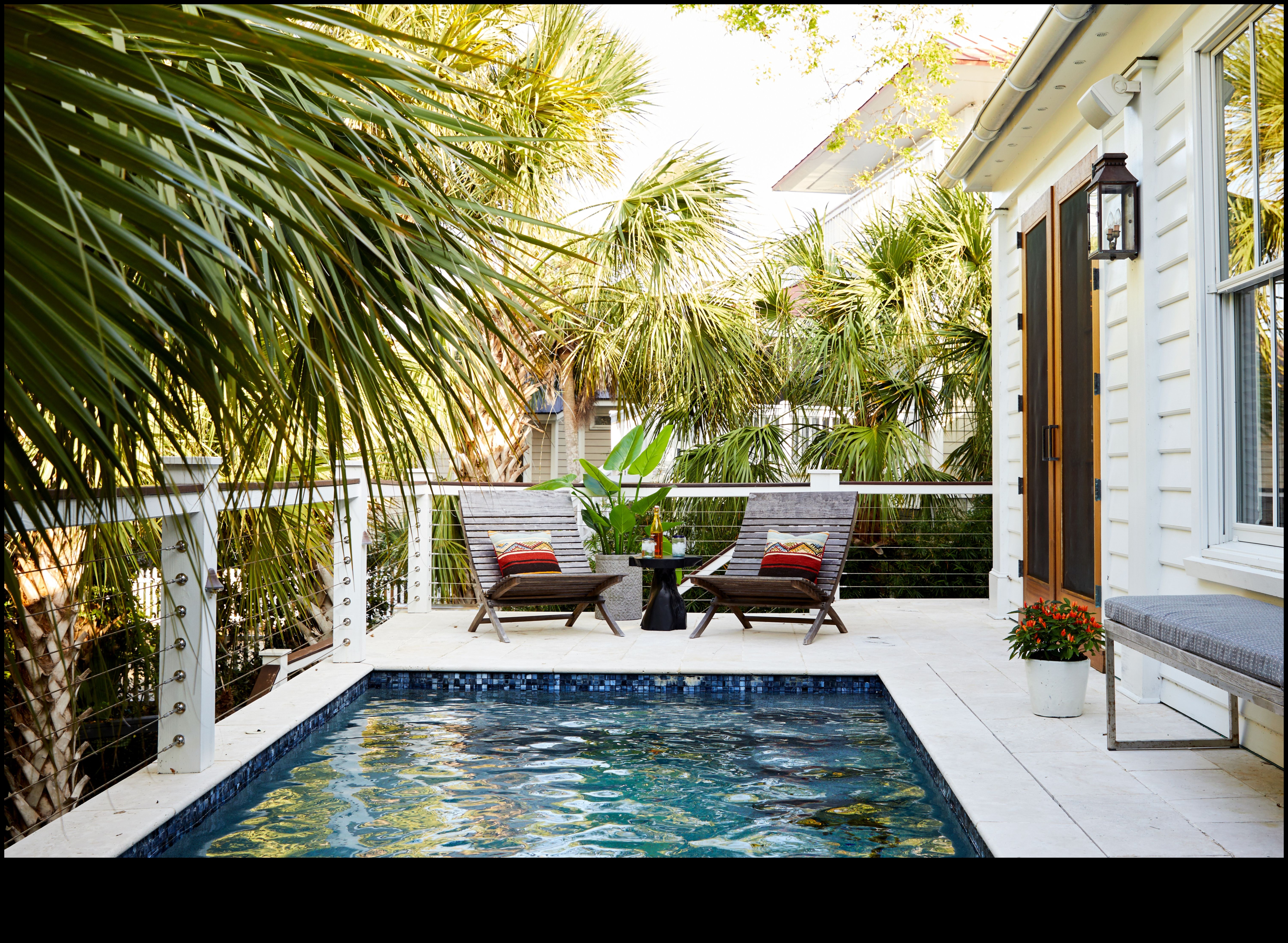 نصائح لتزيين منطقة حمام السباحة الخارجي