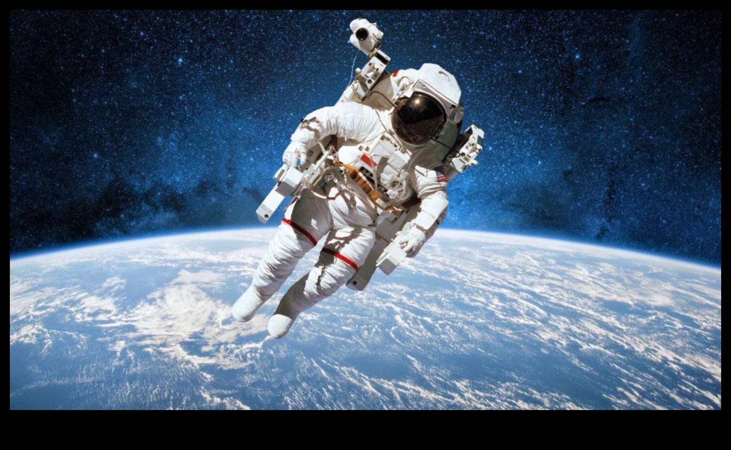 رحلة رواد الفضاء وراء الأرض في البحار الكونية رحلة إلى المجهول، واستكشاف اتساع الفضاء وأسرار الكون. 4 رحلة خارج الأرض: رواد الفضاء في البحار الكونية